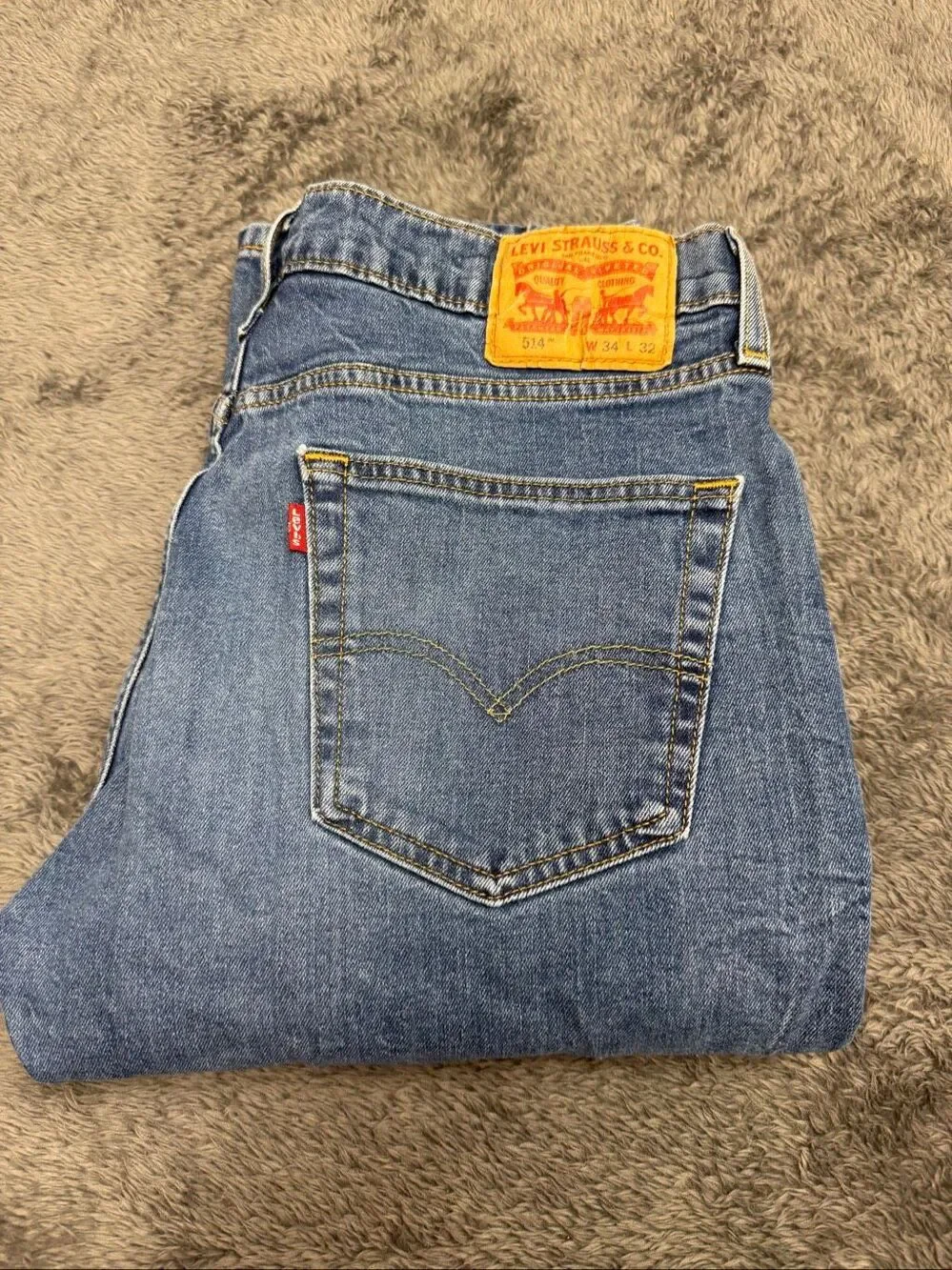 Levi's 514 Straight Fit Jeans, Size Men’s 34x32” in good shape!